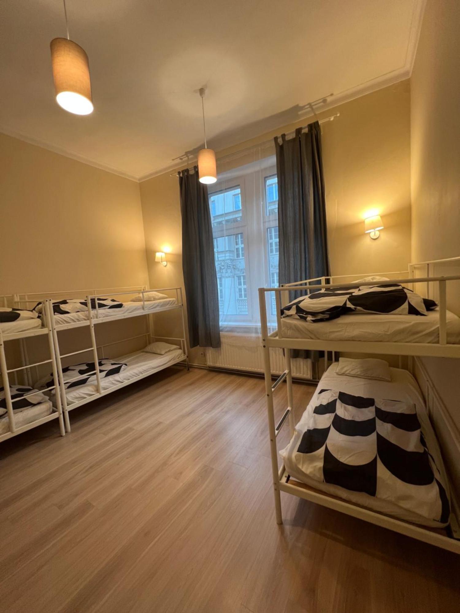 Fox Hostel Краков Экстерьер фото