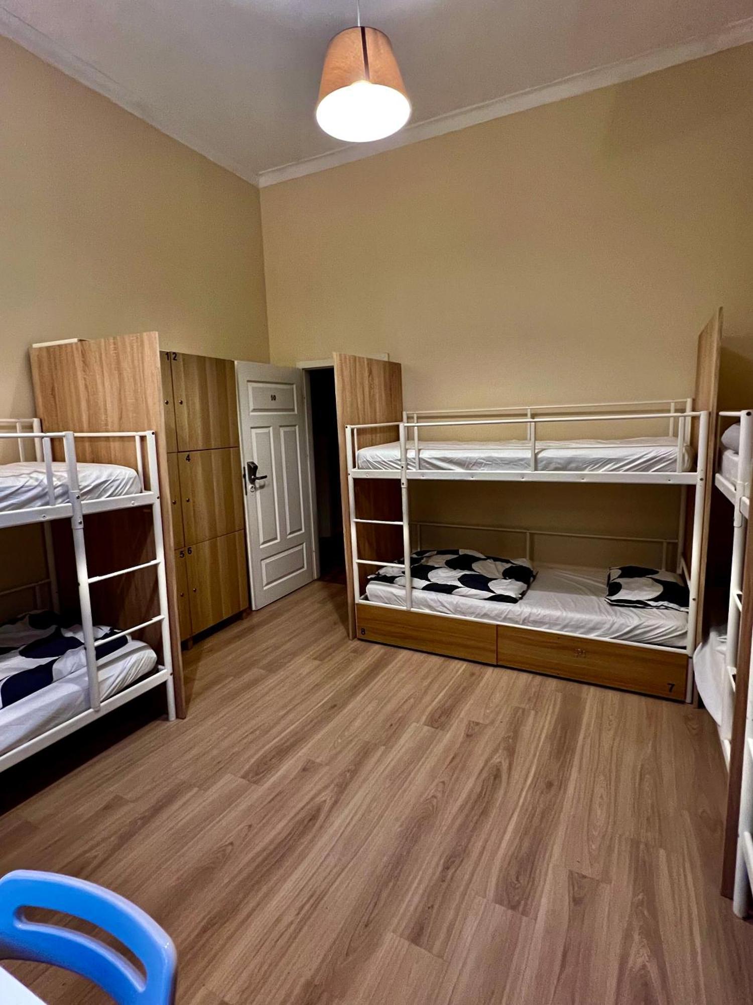 Fox Hostel Краков Экстерьер фото