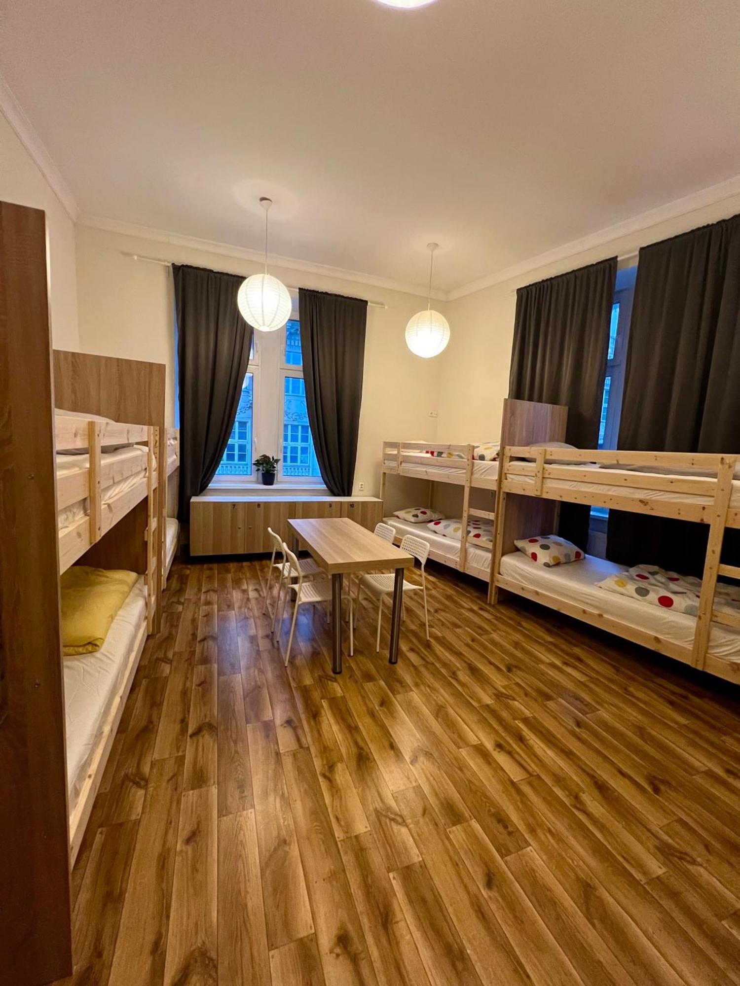 Fox Hostel Краков Экстерьер фото